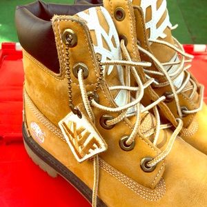 Classic Timberland Premium Boots Size 8